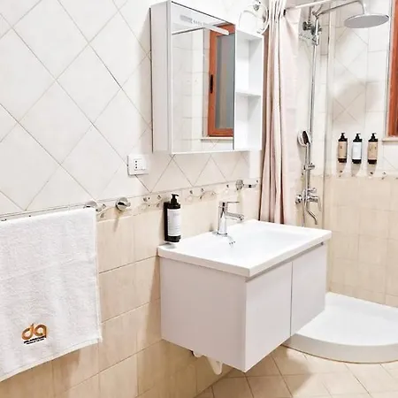 Couette-café Kvmuaci Majli Albgolem Golem (Tirana)