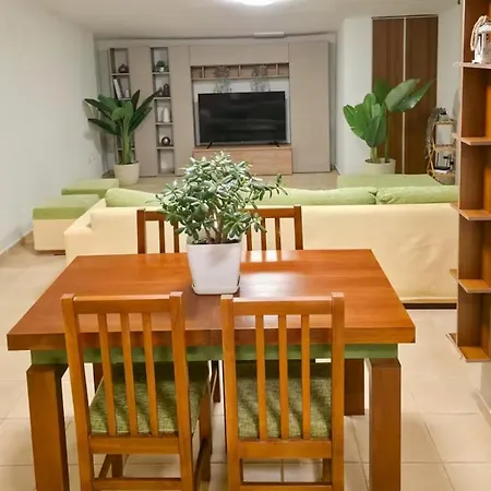 Kvmuaci Majli Albgolem Couette-café Golem (Tirana)